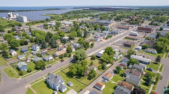 2014 5th St, Superior, WI 54880 - aerial view of property and surrounding area with a large body of water and property parcel outlined