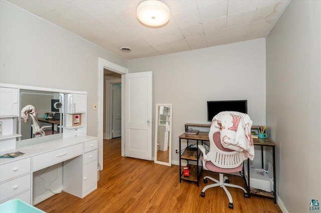 2014 5th St, Superior, WI 54880 - home office with light wood finished floors