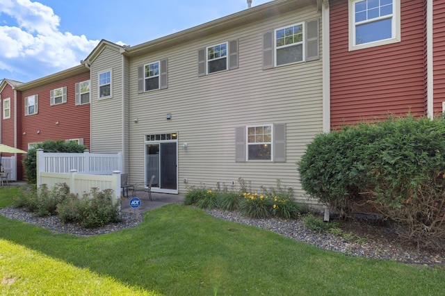 9605 Scott Cir N, Brooklyn Park, MN 55443 - rear view of house featuring a lawn