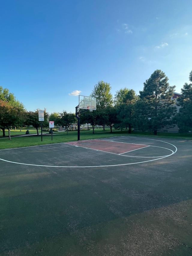 9605 Scott Cir N, Brooklyn Park, MN 55443 - view of sport court with community basketball court