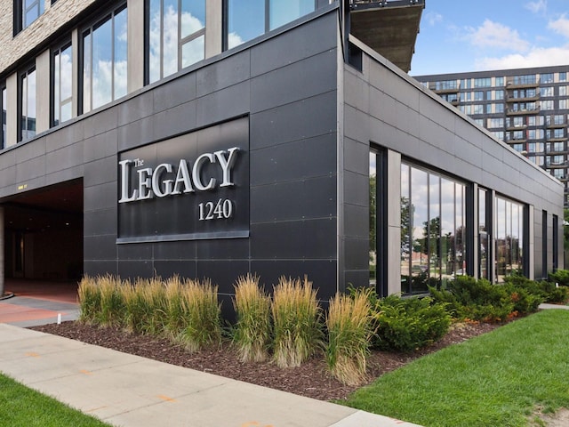 1240 2nd St Unit 704, Minneapolis, MN 55415 - photo 2