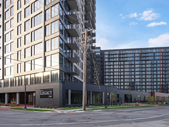 1240 2nd St Unit 704, Minneapolis, MN 55415 - photo 63