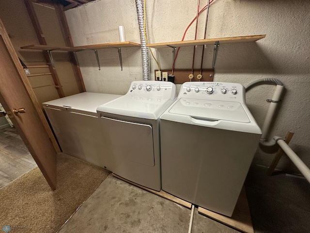 2510 10th St N, Fargo, ND 58102 - washroom with washing machine and dryer and a textured wall