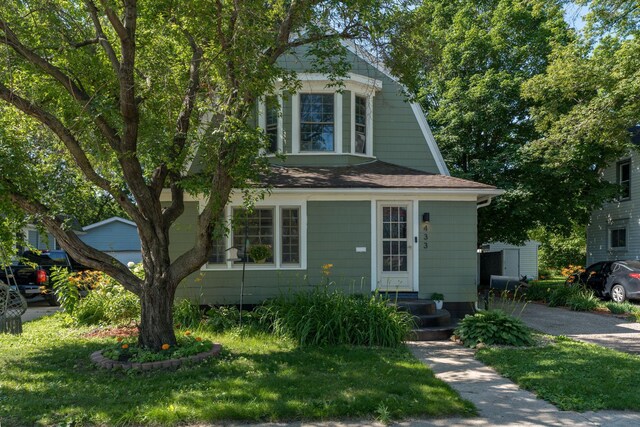 433 S Ave, North Mankato, MN 56003 - view of front of house featuring entry steps