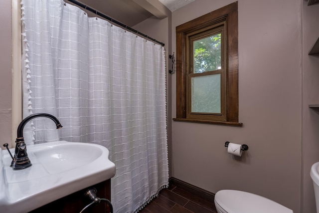 433 S Ave, North Mankato, MN 56003 - full bath with wood finish floors, vanity, and a shower with shower curtain