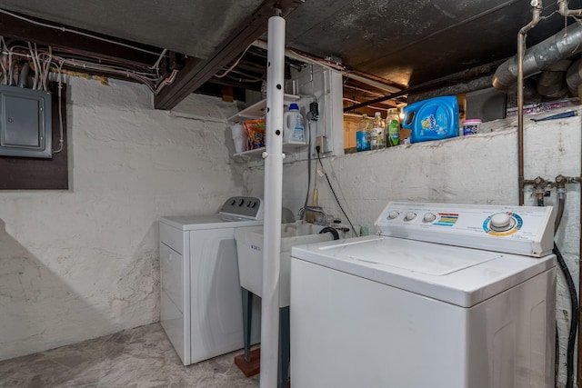 433 S Ave, North Mankato, MN 56003 - laundry area with independent washer and dryer and electric panel