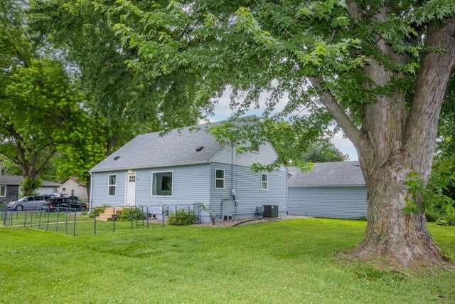 1109 Adams St, Mankato, MN 56001 - rear view of house featuring a shingled roof