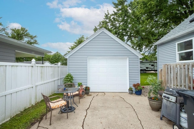 1109 Adams St, Mankato, MN 56001 - detached garage with driveway