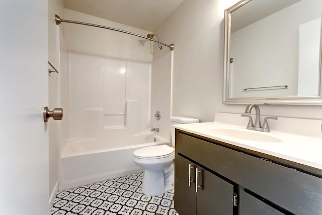775 Leon St, Jordan, MN 55352 - full bath with vanity, washtub / shower combination, and a textured ceiling