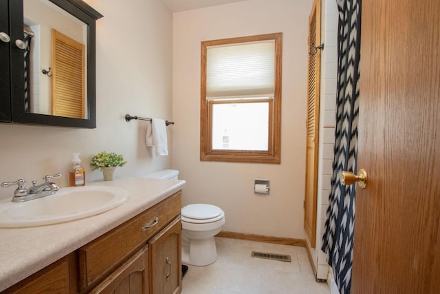 624 Garfield Ave, North Mankato, MN 56003 - full bath featuring vanity and a shower with shower curtain