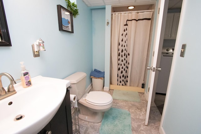 624 Garfield Ave, North Mankato, MN 56003 - full bathroom featuring a shower with curtain and vanity