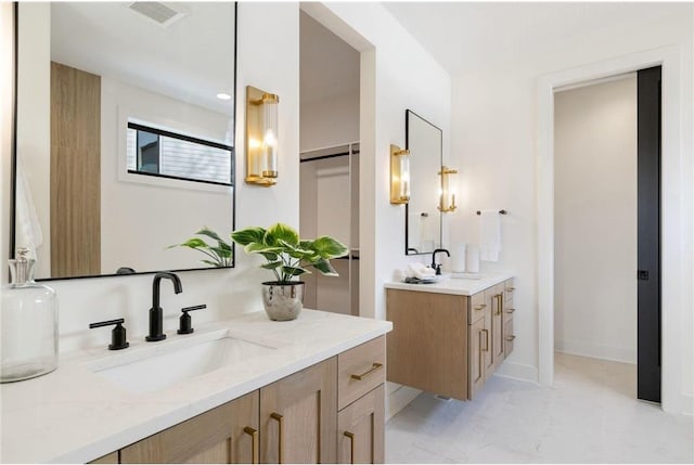13975 27th St N, West Lakeland Twp, MN 55082 - full bath featuring two vanities