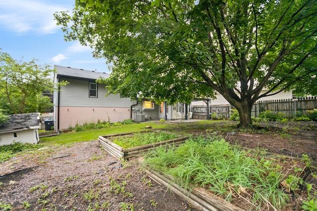 117 Division St, Mankato, MN 56001 - view of yard featuring a vegetable garden