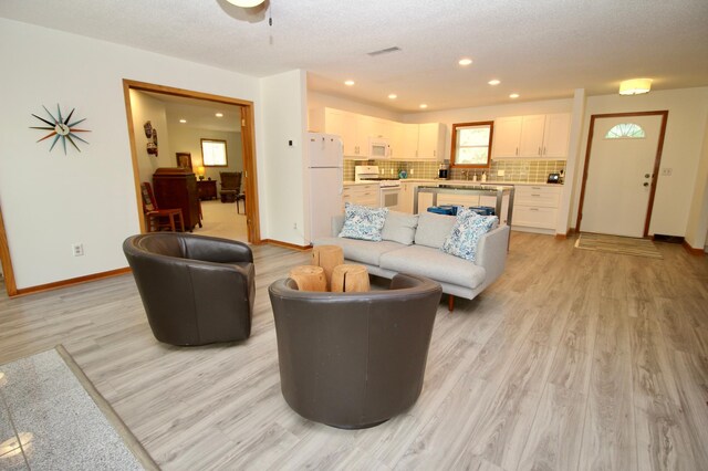 11715 Sorenson Lake Rd, Merrifield, MN 56465 - living area featuring light wood-type flooring and recessed lighting