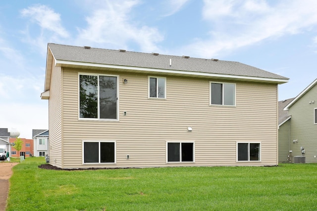 37554 Greenwich Ct, North Branch, MN 55056 - rear view of property featuring a yard
