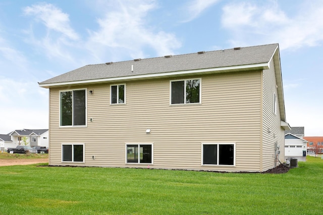 37554 Greenwich Ct, North Branch, MN 55056 - rear view of property featuring a yard