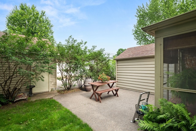 5924 10th Ave S, Minneapolis, MN 55417 - view of patio
