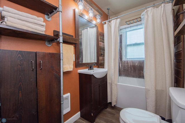 1514 1st Ave S, Fargo, ND 58103 - full bathroom featuring wood finished floors, vanity, and shower / tub combo