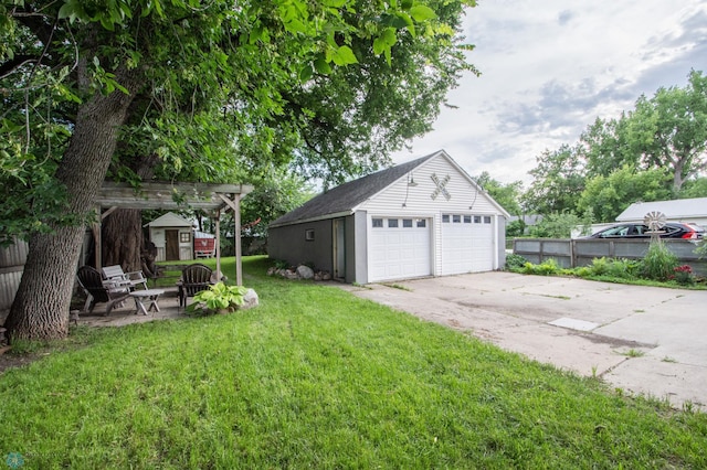 1514 1st Ave S, Fargo, ND 58103 - view of yard featuring an outdoor structure and a detached garage