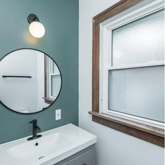 20 12th St NE, Rochester, MN 55906 - bathroom with vanity