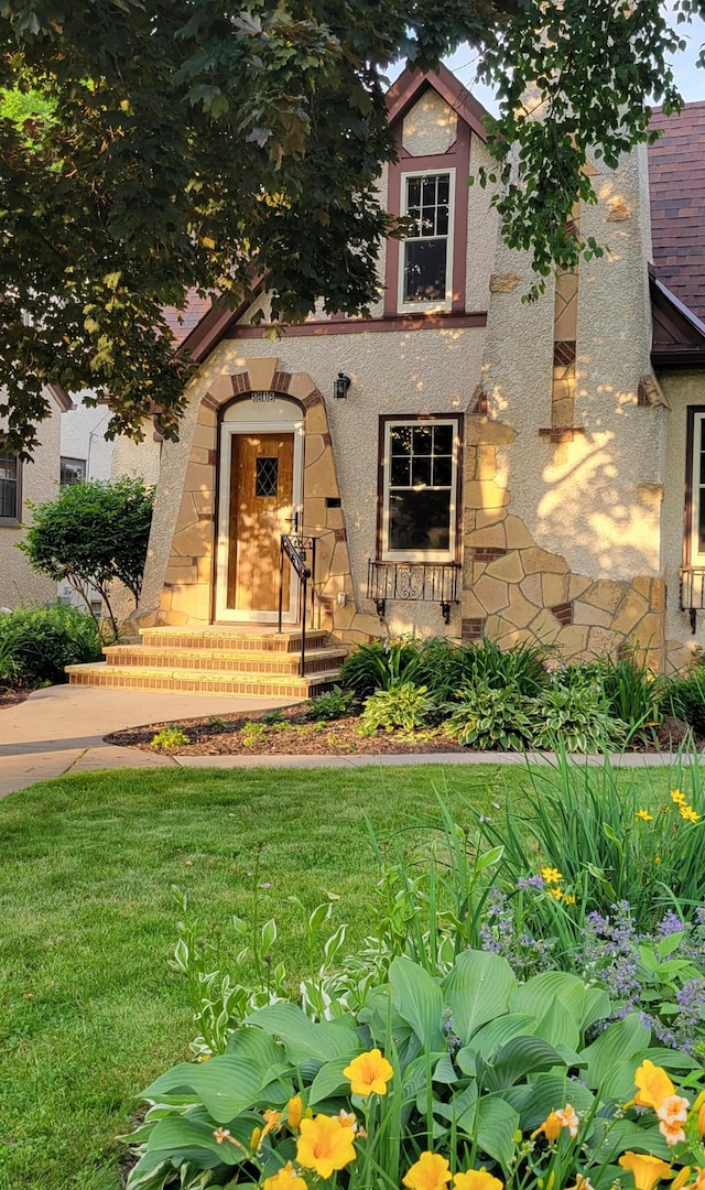 5015 17th Ave S, Minneapolis, MN 55417 - view of front of property with stucco siding and a front yard