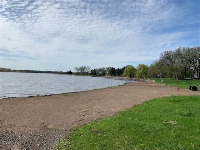9225 Lake Blvd, Chisago City, MN 55013 - water view