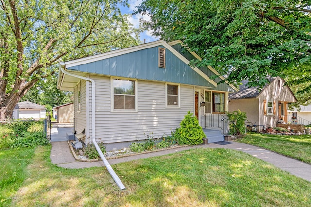 4405 6th St NE, Columbia Heights, MN 55421 - bungalow with a front yard
