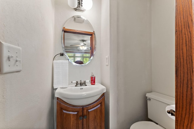 1682 Oakdale Ave W, Saint Paul, MN 55118 - bathroom with vanity and a ceiling fan