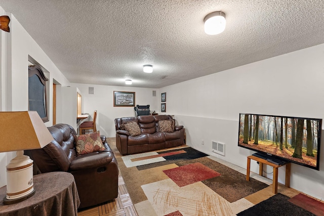 1682 Oakdale Ave W, Saint Paul, MN 55118 - carpeted living area featuring a textured ceiling
