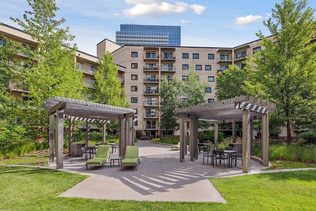 1200 Nicollet Mall Unit 523, Minneapolis, MN 55403 - view of property's community featuring a pergola, a yard, and a patio area