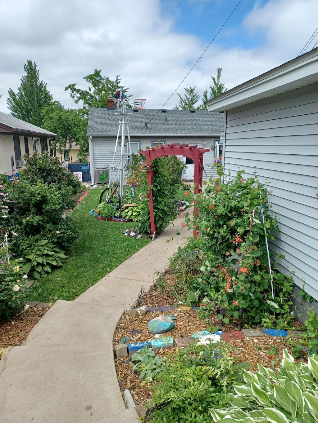1864 Mechanic Ave, Saint Paul, MN 55119 - view of yard