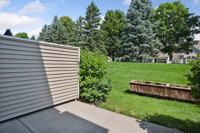 18347 Coneflower Ln, Eden Prairie, MN 55346 - view of grassy yard
