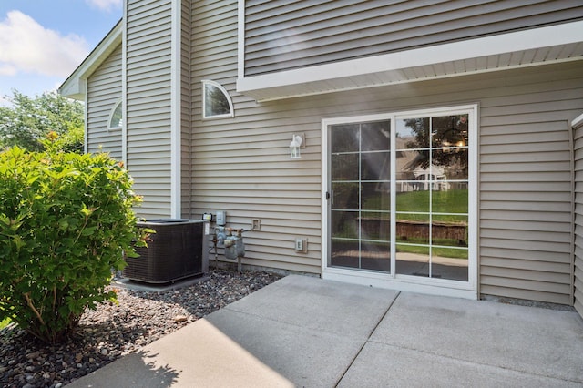 18347 Coneflower Ln, Eden Prairie, MN 55346 - entrance to property featuring a patio