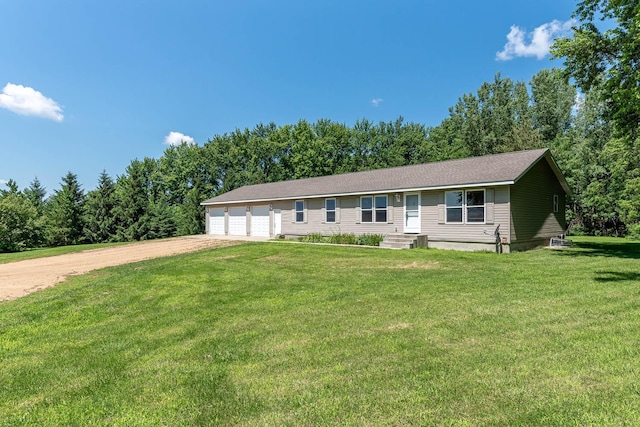 39205 436th St, Saint Peter, MN 56082 - ranch-style house featuring dirt driveway and a front yard