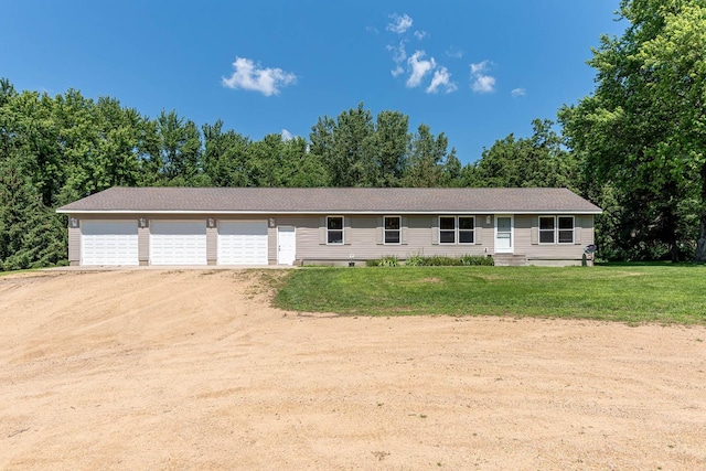 39205 436th St, Saint Peter, MN 56082 - ranch-style home featuring dirt driveway, a front lawn, an attached garage, and view of wooded area