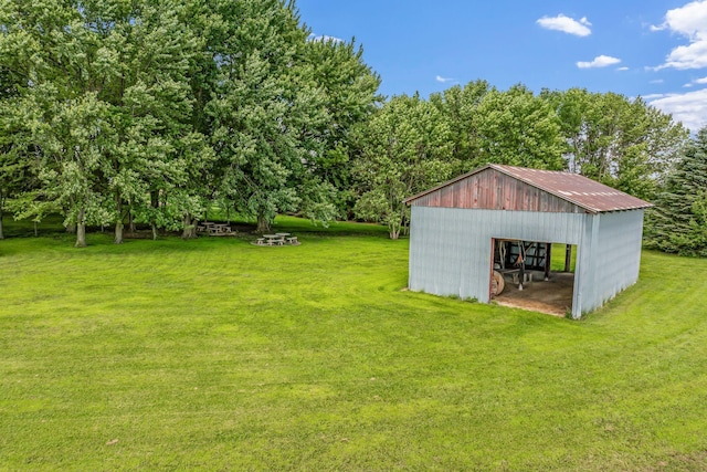 39205 436th St, Saint Peter, MN 56082 - view of grassy yard with a pole building and an outbuilding