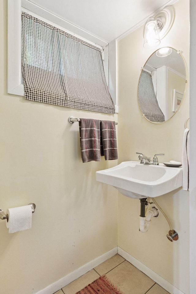 1756 Minnehaha Ave W, Saint Paul, MN 55104 - bathroom featuring baseboards and tile patterned floors