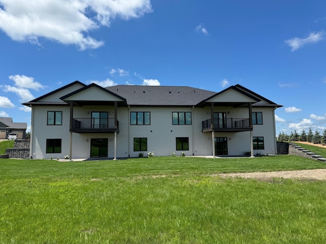 2334 9th St W, Albert Lea, MN 56007 - back of property with a balcony and a yard