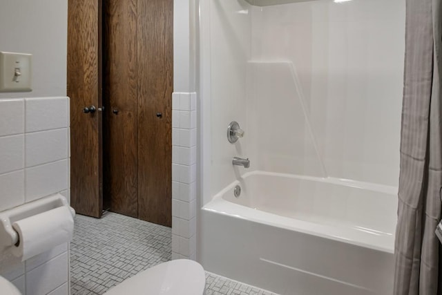 5445 Large Ave NE, Albertville, MN 55301 - full bathroom featuring shower / bath combination with curtain, tile walls, and wainscoting
