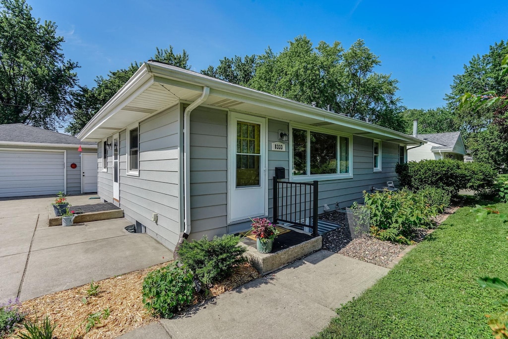 8333 32nd Ave N, Crystal, MN 55427 - photo 1