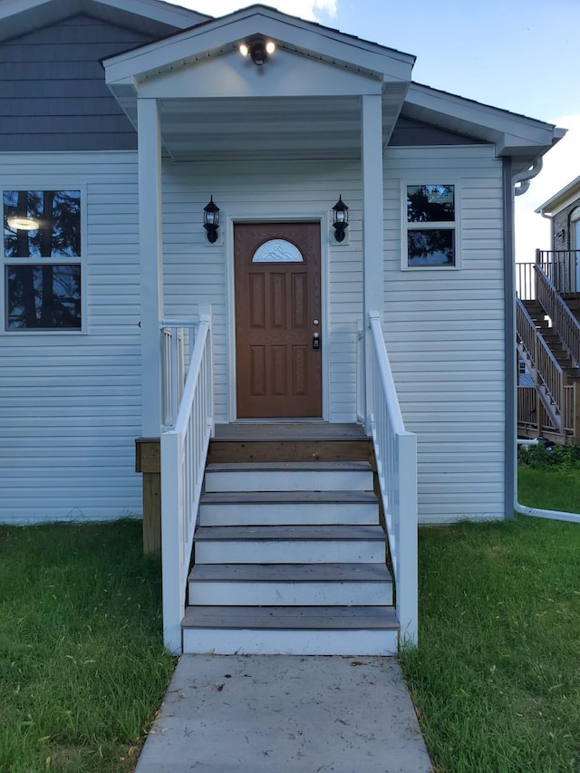 1884 Ames Ave, Saint Paul, MN 55119 - property entrance featuring a yard