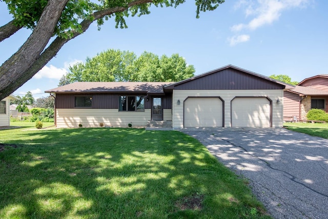 608 Pfau St, Mankato, MN 56001 - single story home with a garage, driveway, and a front lawn