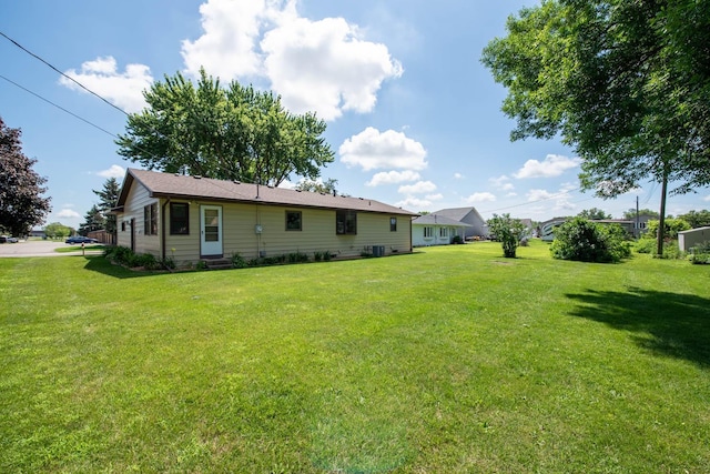 608 Pfau St, Mankato, MN 56001 - back of property with a yard