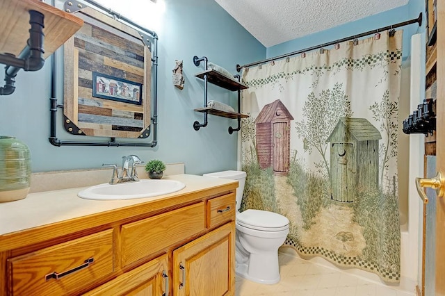 417 Whiskey Rd SW, Isanti, MN 55040 - bathroom with vanity, a textured ceiling, and shower / tub combo with curtain