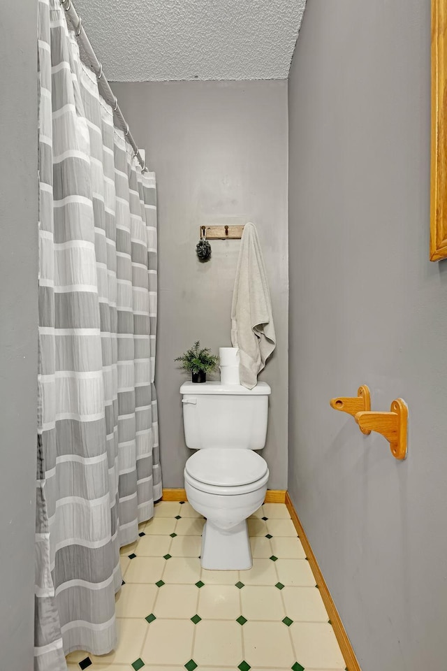 417 Whiskey Rd SW, Isanti, MN 55040 - full bath with a textured ceiling and a shower with curtain