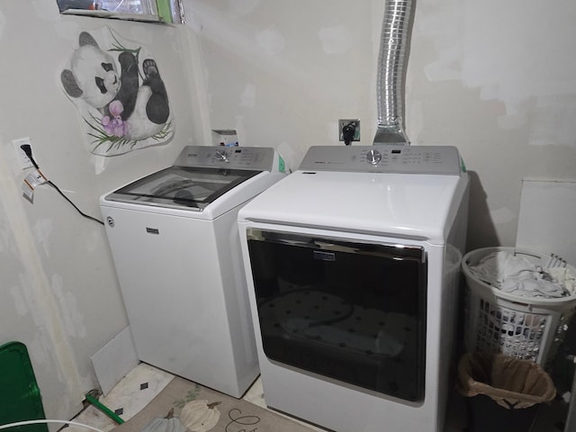 1101 7th Ave SW, Pipestone, MN 56164 - laundry room with separate washer and dryer