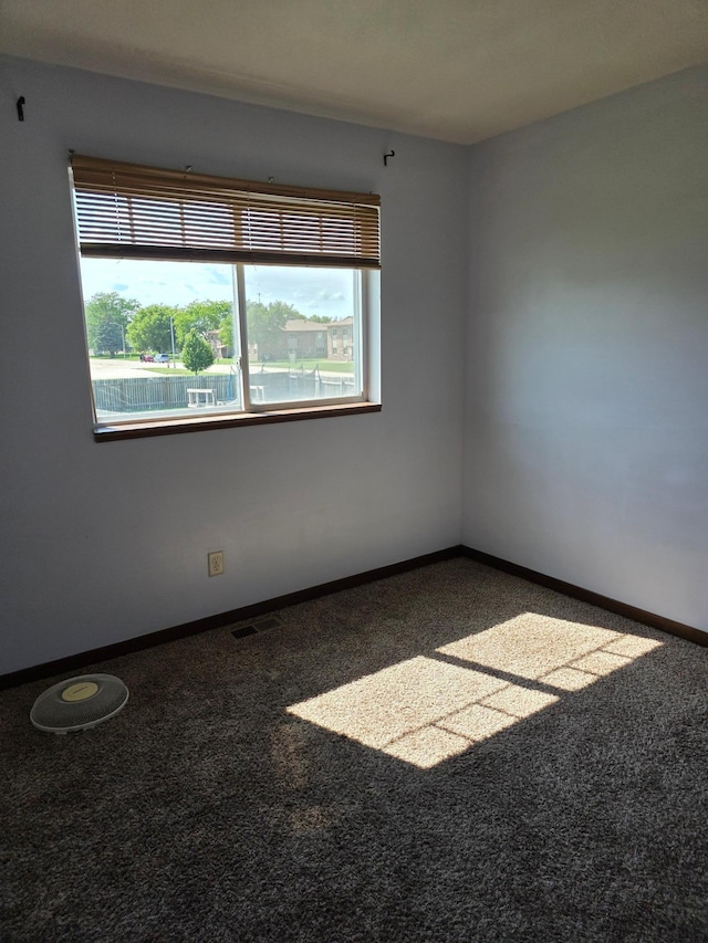 1719 Grand Ave, Worthington, MN 56187 - carpeted empty room featuring baseboards