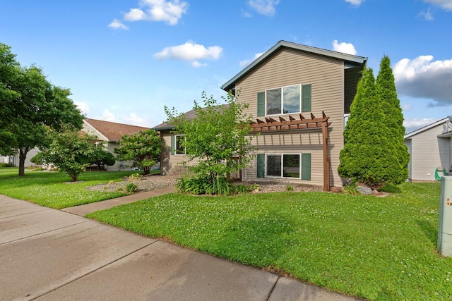 2112 York St, Saint Peter, MN 56082 - view of front of home with a pergola and a front lawn