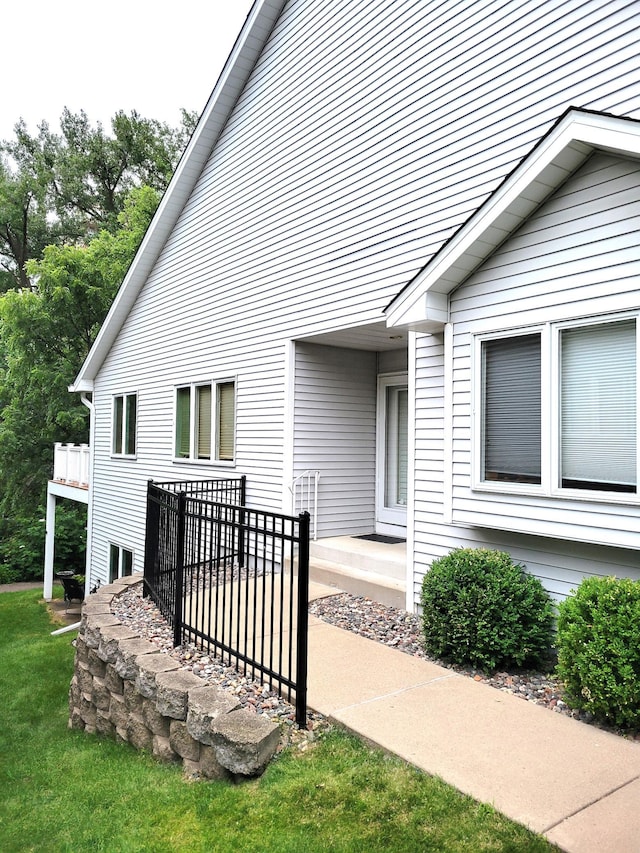 8203 Creekside Cir, Bloomington, MN 55437 - photo 2