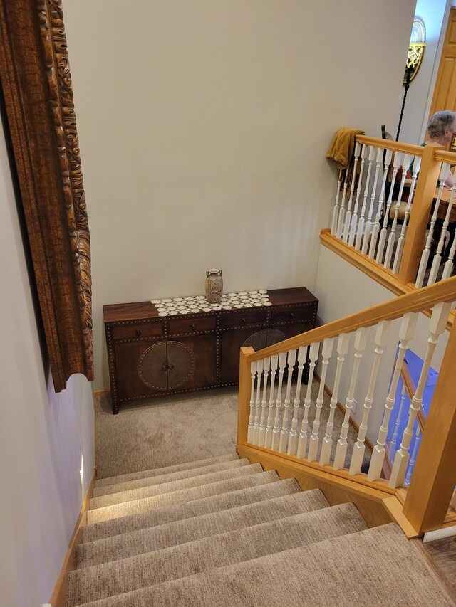 8203 Creekside Cir, Bloomington, MN 55437 - photo 9